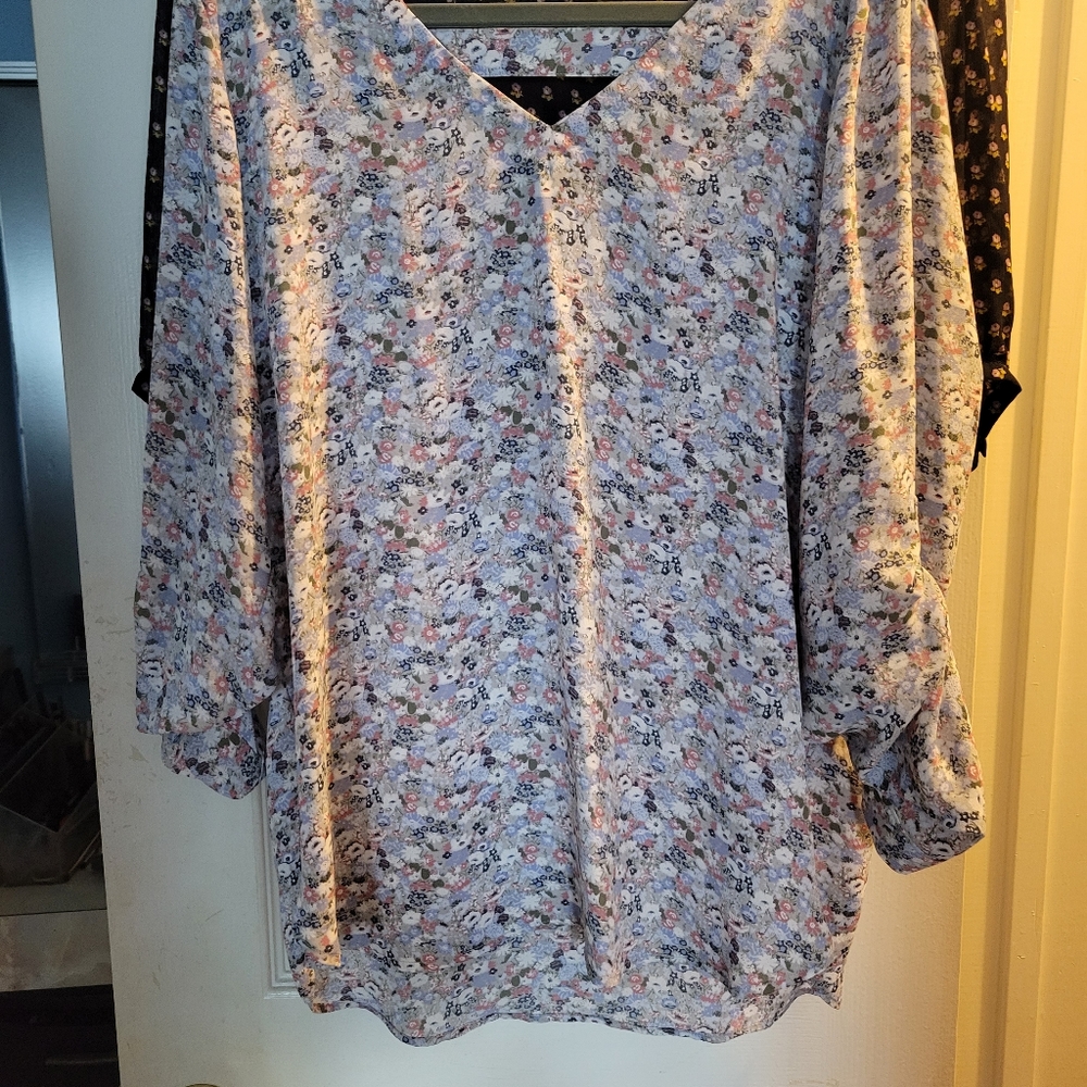 3 blouses - Picture 4 of 4